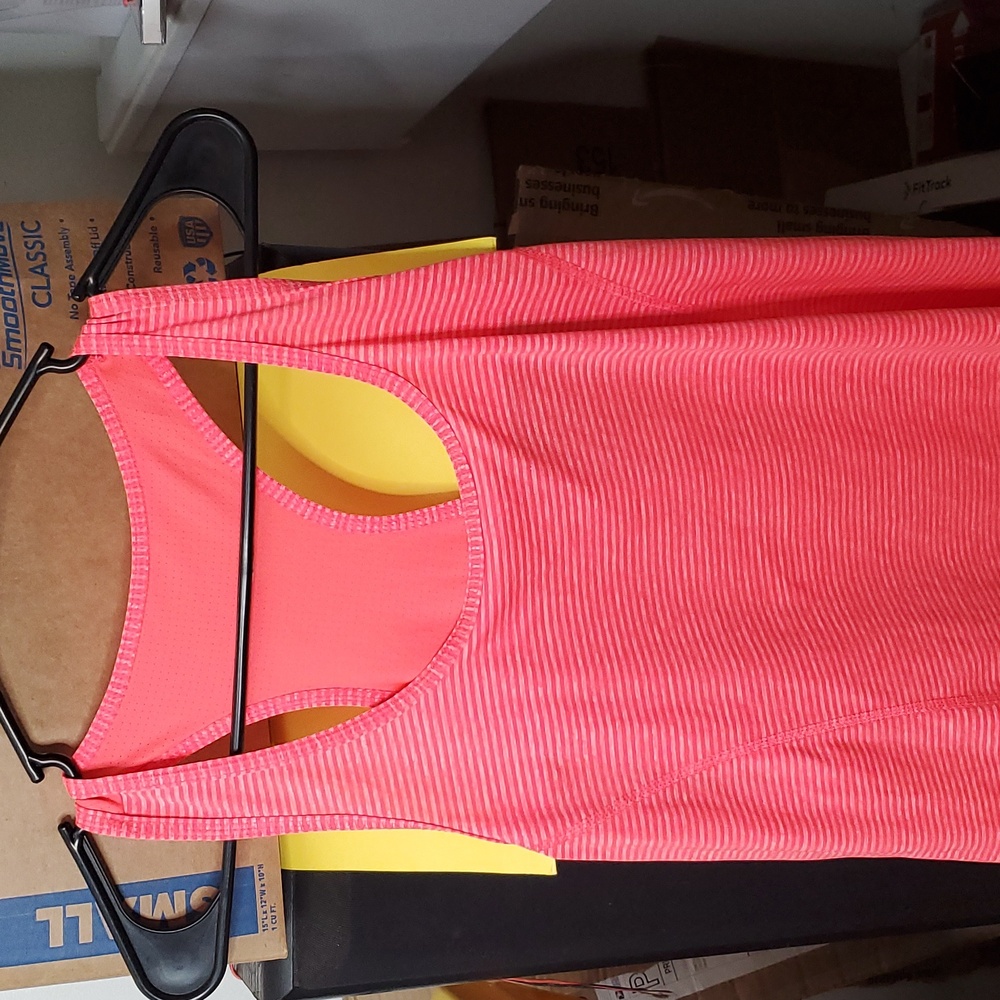 Danskin large top semi fitted